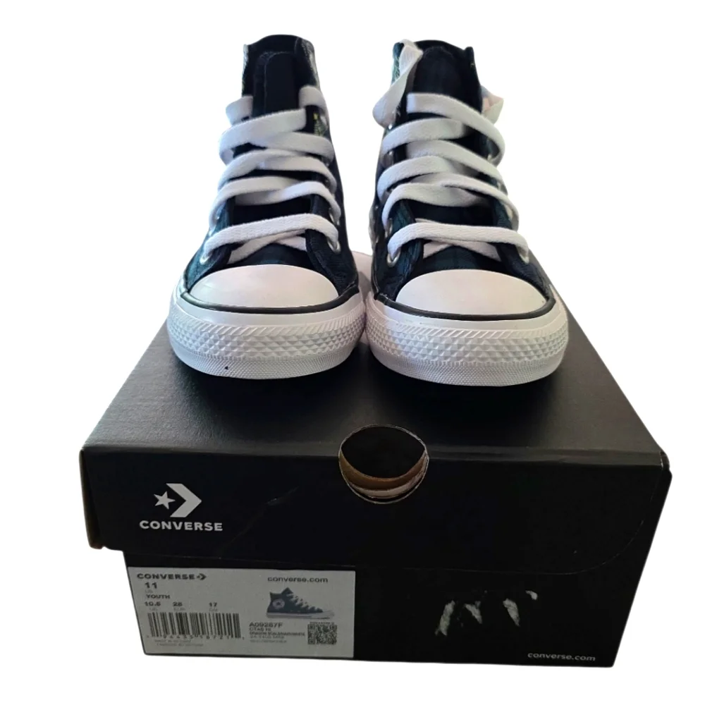 Converse, NIB, Chuck Taylor All Star, High Tops, Dragon Scale NavyWhite, Youth11